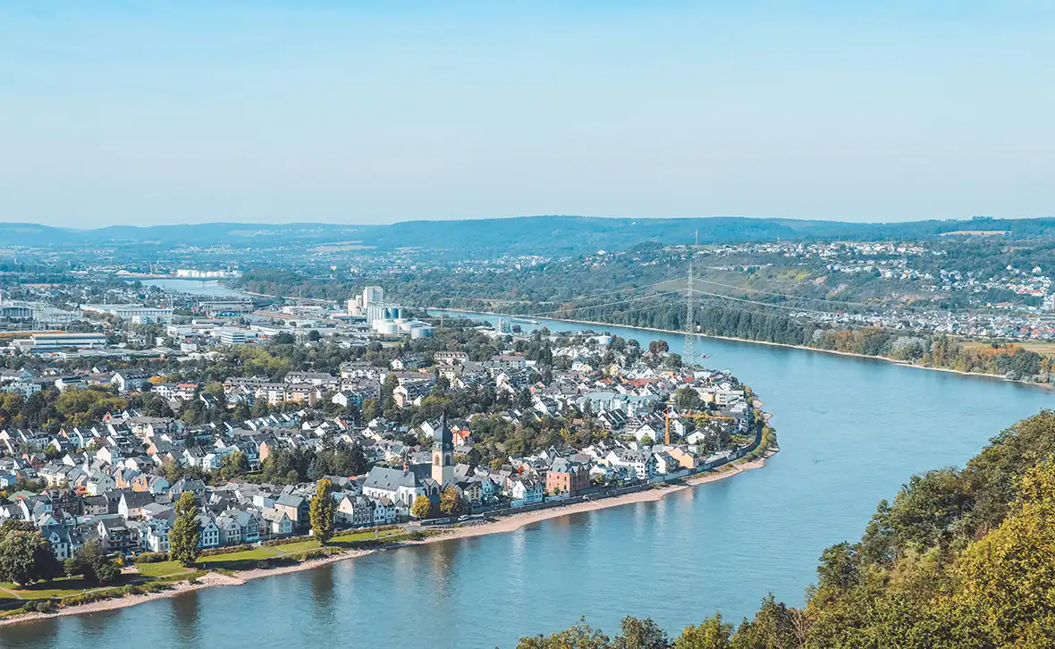 Koblenz und der Rhein. Foto von Maxime Vandenberge auf Unsplash.